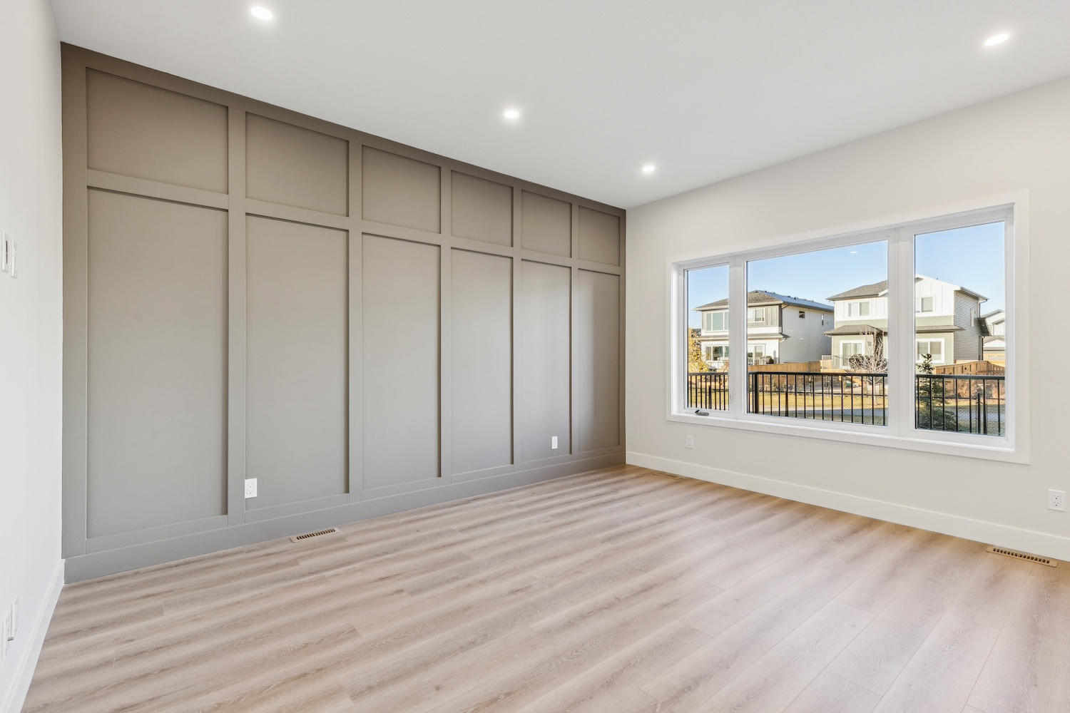 10.28.2025 - R Space - 120 Quartz Cres-10