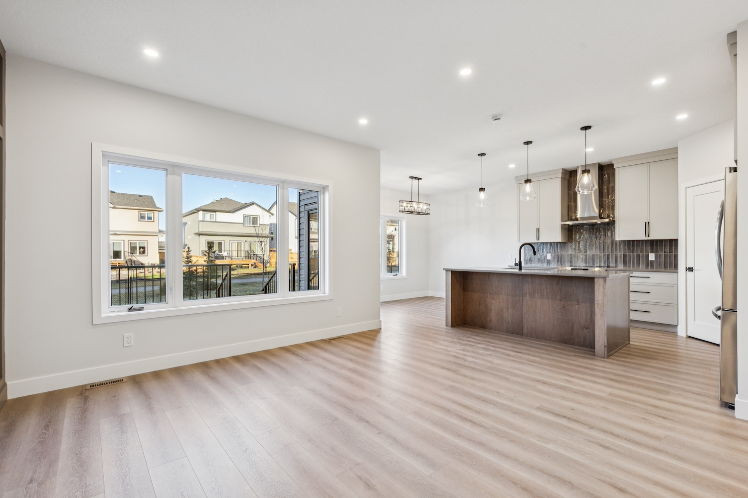 10.28.2025 - R Space - 120 Quartz Cres-12