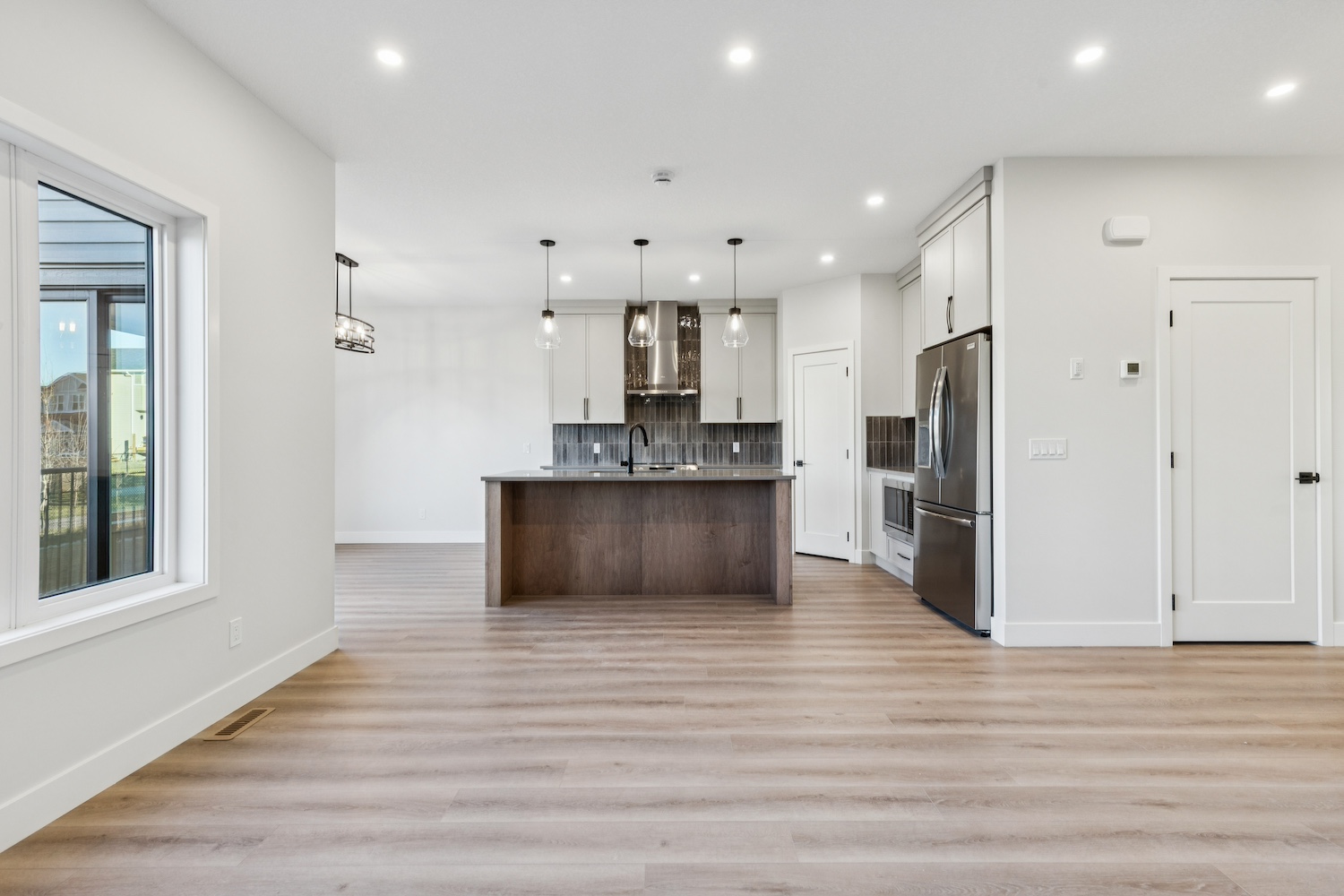 10.28.2025 - R Space - 120 Quartz Cres-14