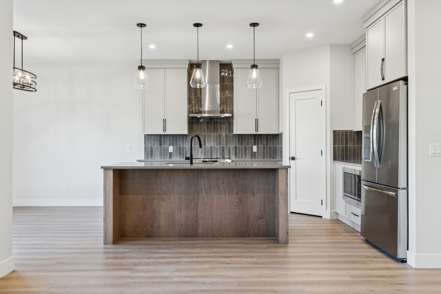 10.28.2025 - R Space - 120 Quartz Cres-15