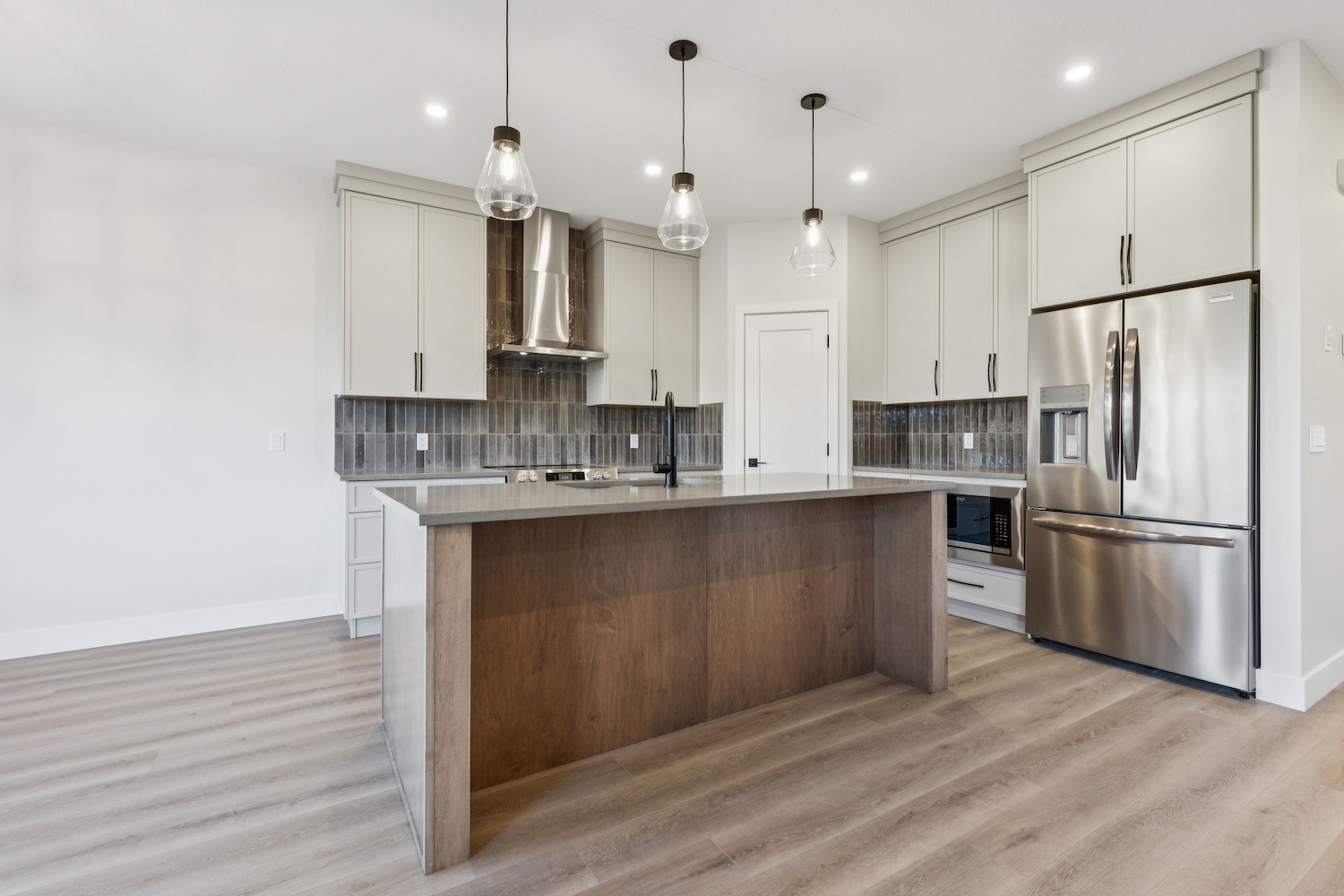 10.28.2025 - R Space - 120 Quartz Cres-17