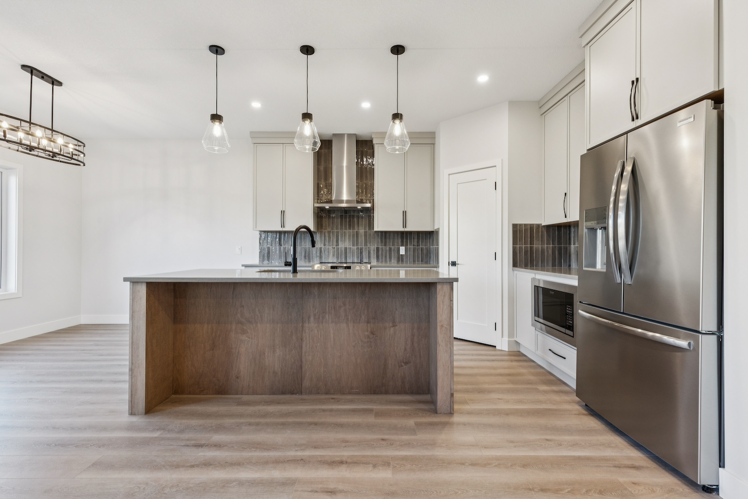 10.28.2025 - R Space - 120 Quartz Cres-18