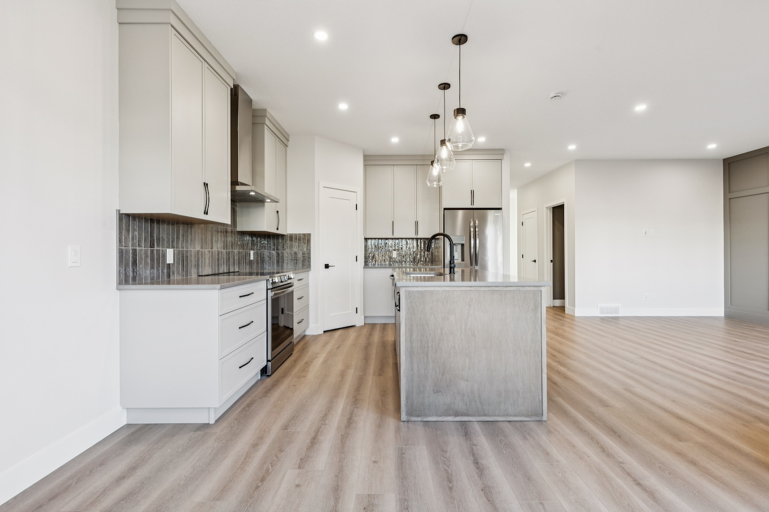 10.28.2025 - R Space - 120 Quartz Cres-22