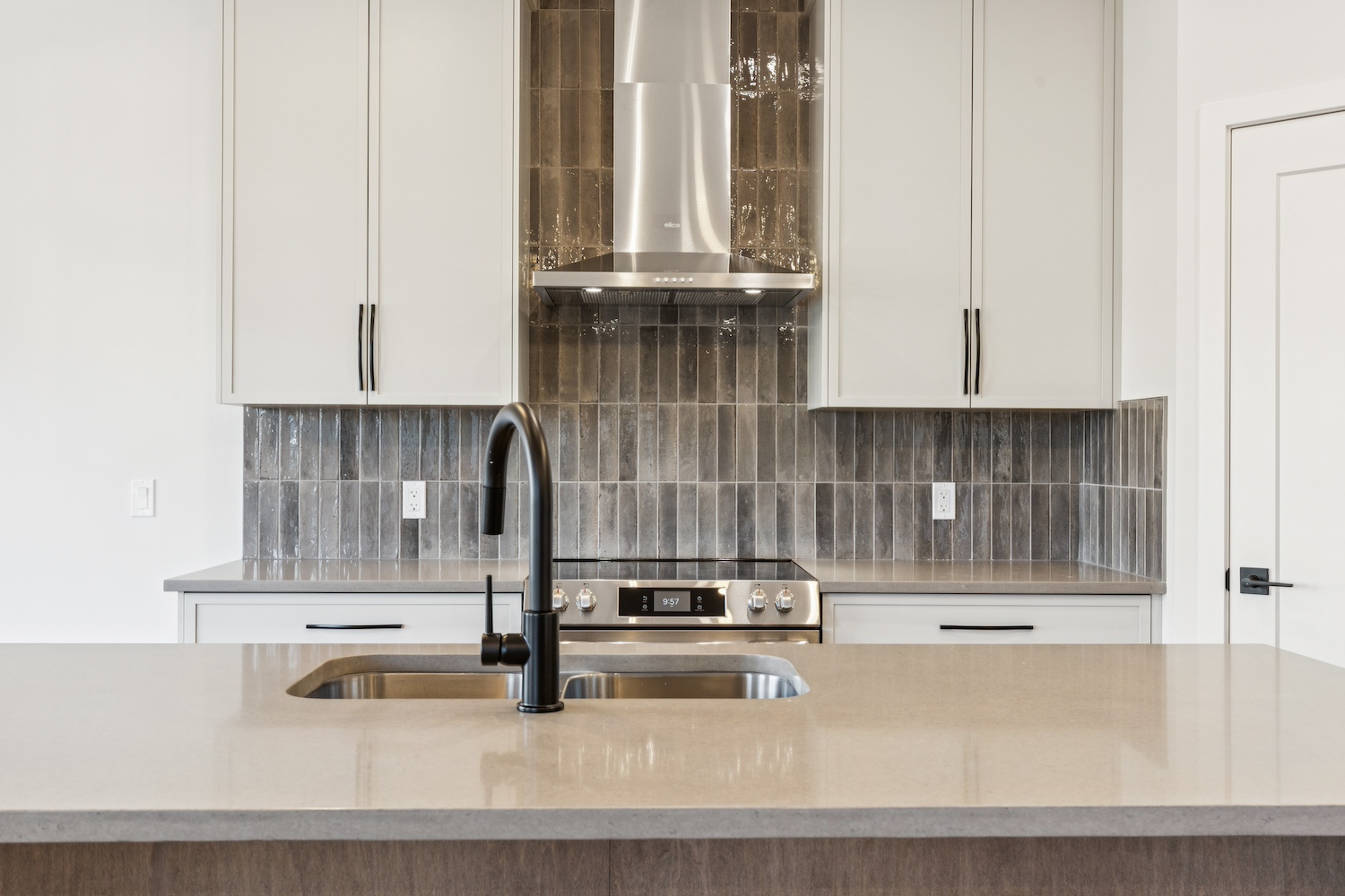 10.28.2025 - R Space - 120 Quartz Cres-30