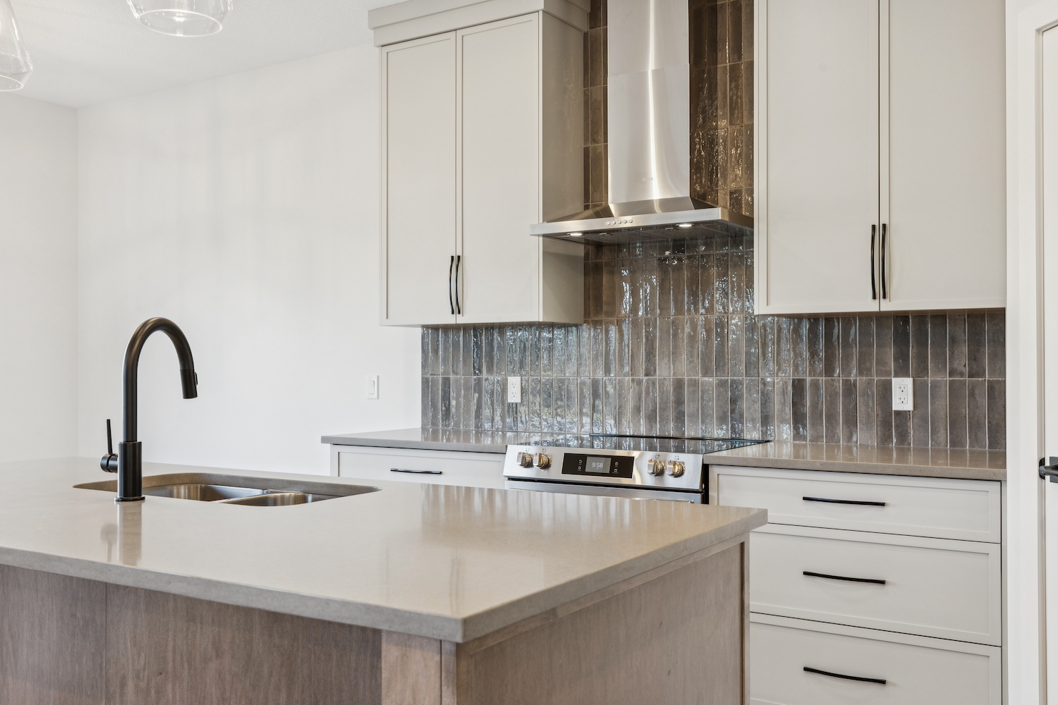 10.28.2025 - R Space - 120 Quartz Cres-32