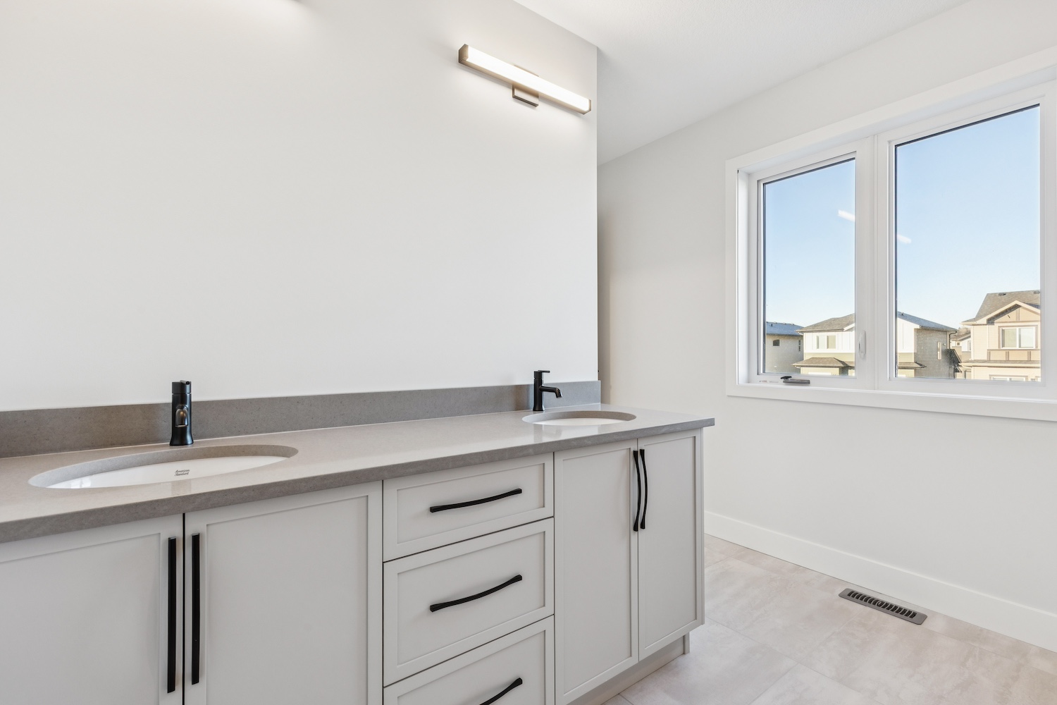 10.28.2025 - R Space - 120 Quartz Cres-42