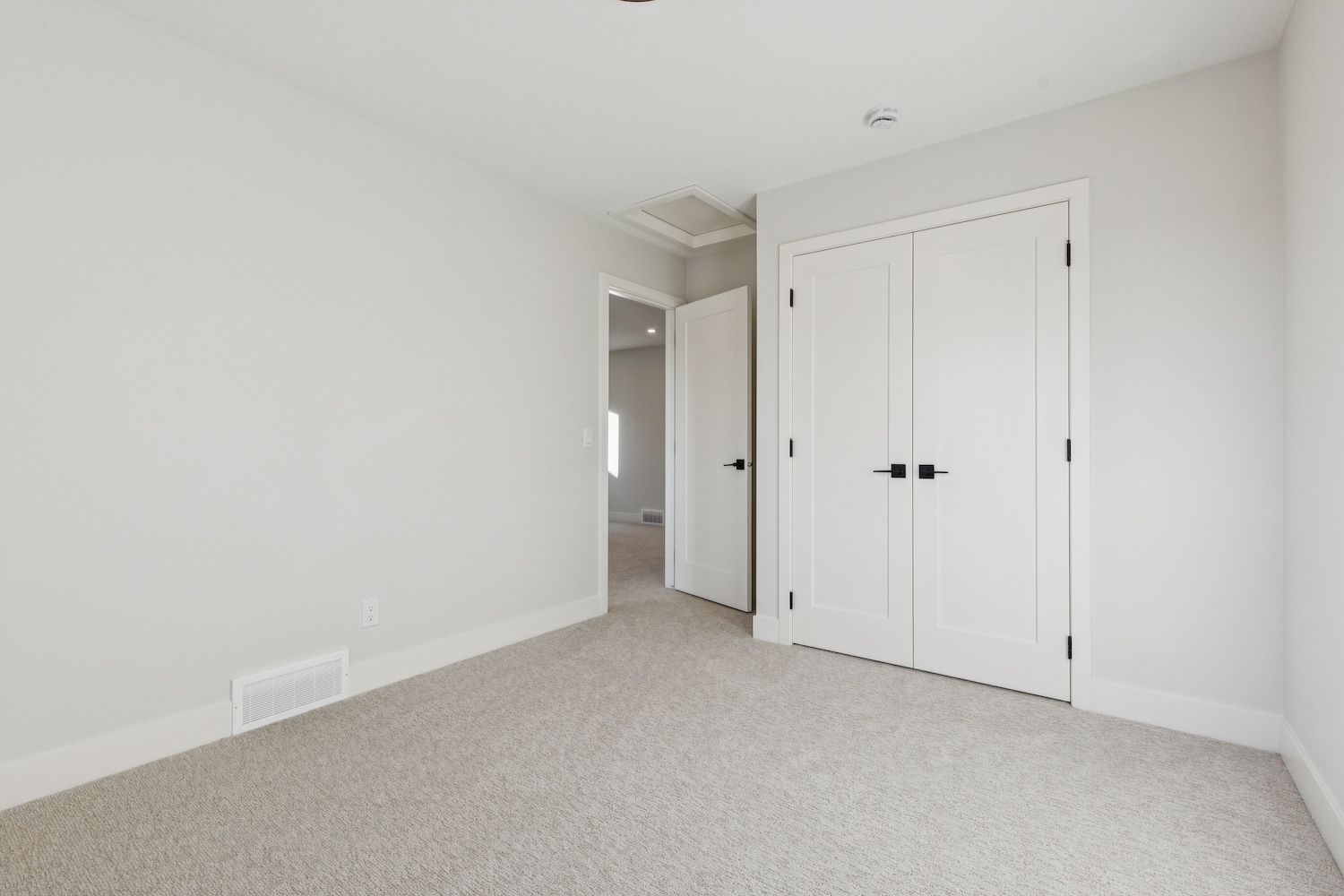 10.28.2025 - R Space - 120 Quartz Cres-46