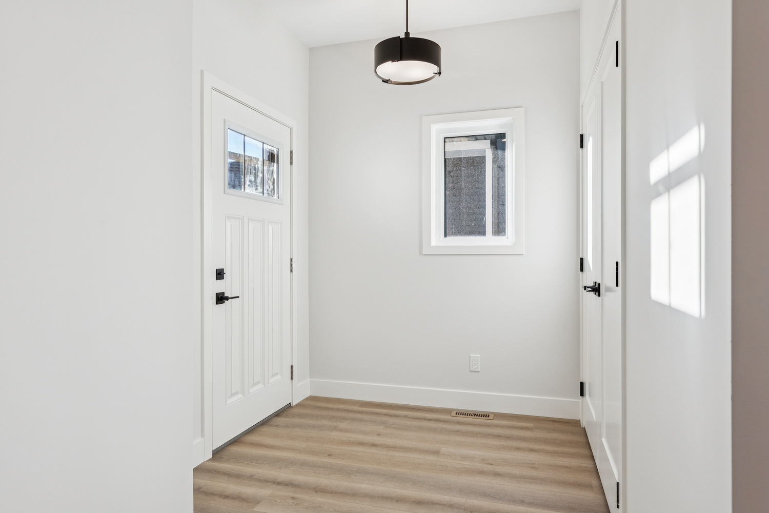 10.28.2025 - R Space - 120 Quartz Cres-8