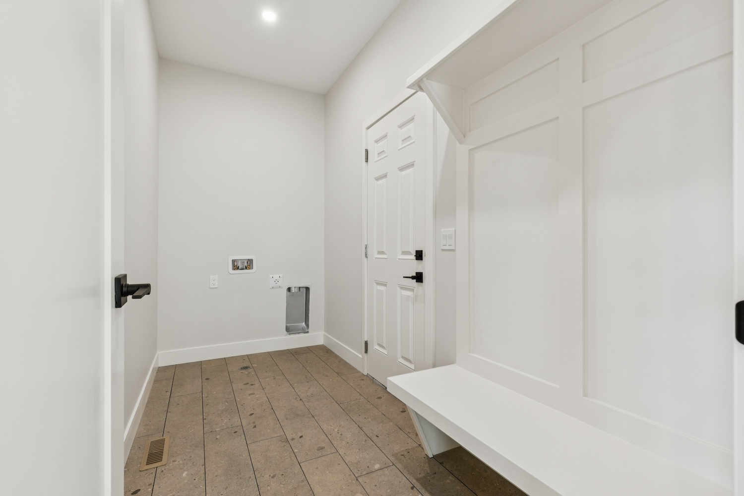 10.28.2025 - R Space - 120 Quartz Cres-9